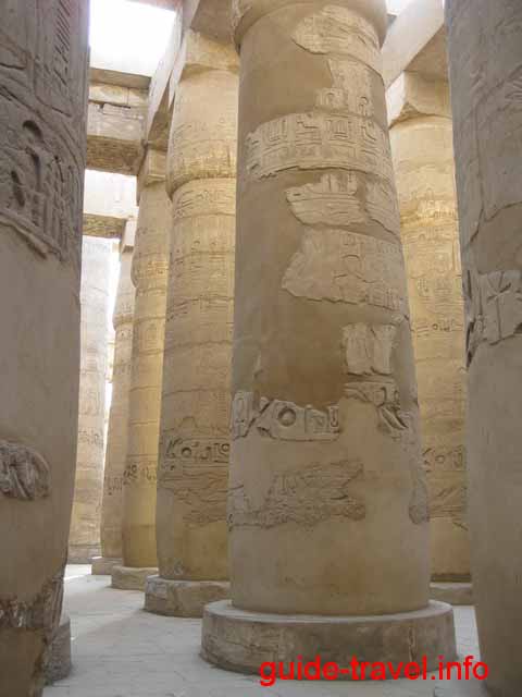 Колоннада Карнакского храма
