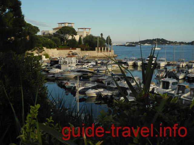 Болье-сюр-Мер - вид на бухту и виллу Керилос