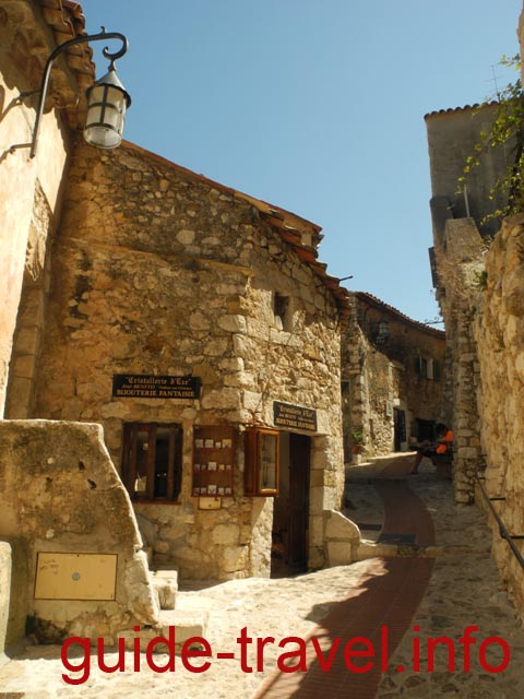 Улицы деревни Эз