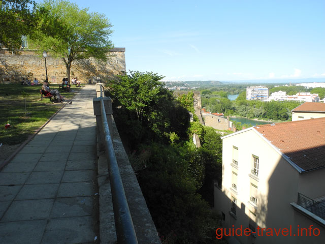 Холм Круа-Русс