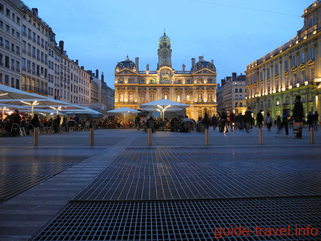 Площадь Терро и Лионская ратуша