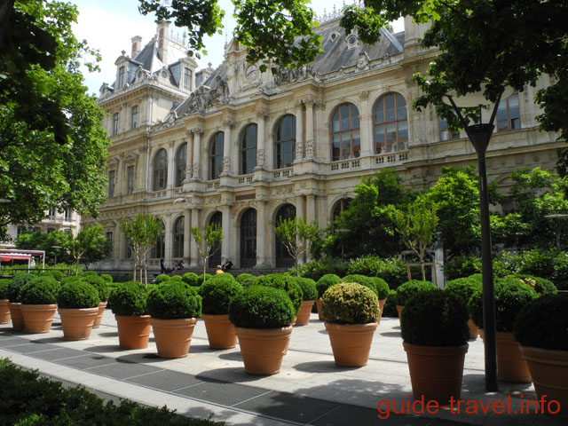 Дворец торговли в Лионе