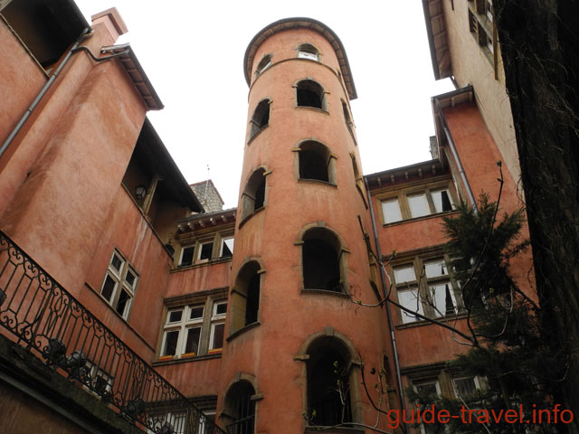 Лионские трабули и дворики