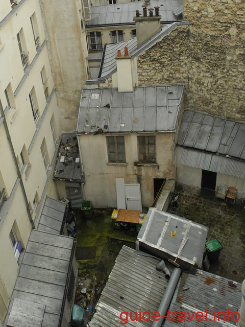 Париж 2017 - двор на Монмартре