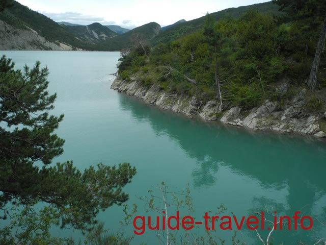 Горное озеро около Сен-Андре