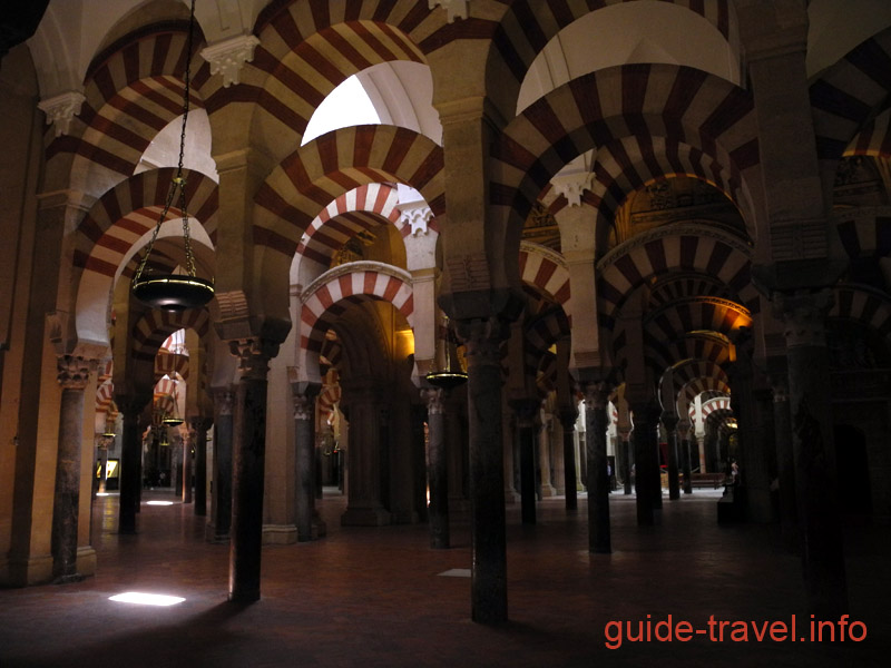 Кордовская соборная мечеть - интерьер