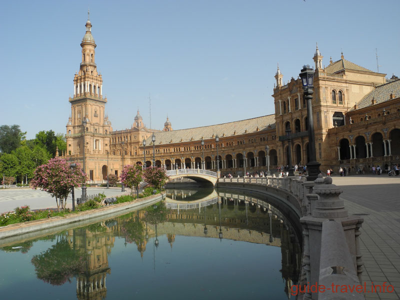 Парки Севильи, площадь Испании