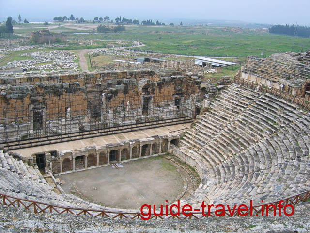 Памуккале фото - античный театр в Иераполисе